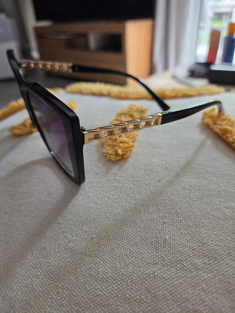 Oversize black sunglasses with gold frames – photo 3
